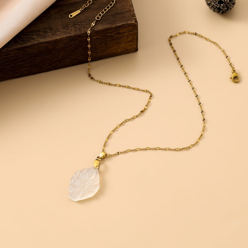 Lucky Fox Queen Stone - White