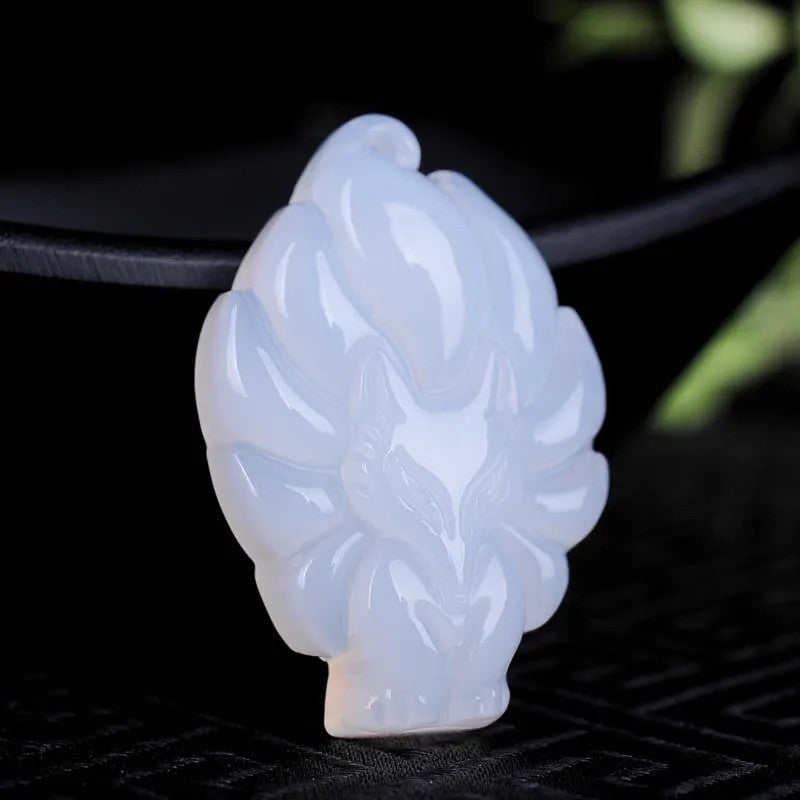 Lucky Fox Queen Stone - White